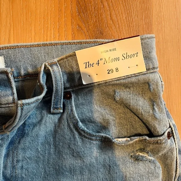 Abercrombie & Fitch “The 4” Mom Short” HR, light blue frayed, NWT, 29 - Picture 2 of 2